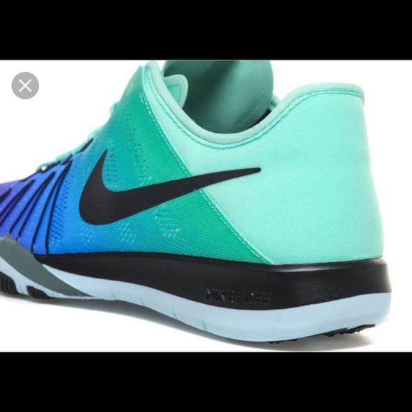 Nike Shoes - NIKE Free Tr 6 spectrum
